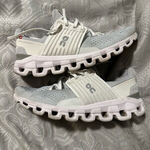 On Running Cloudstratus in White and Gray